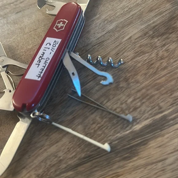 Climber Swiss Army Knife x Victorinox Like New!! - Picture 7 of 8